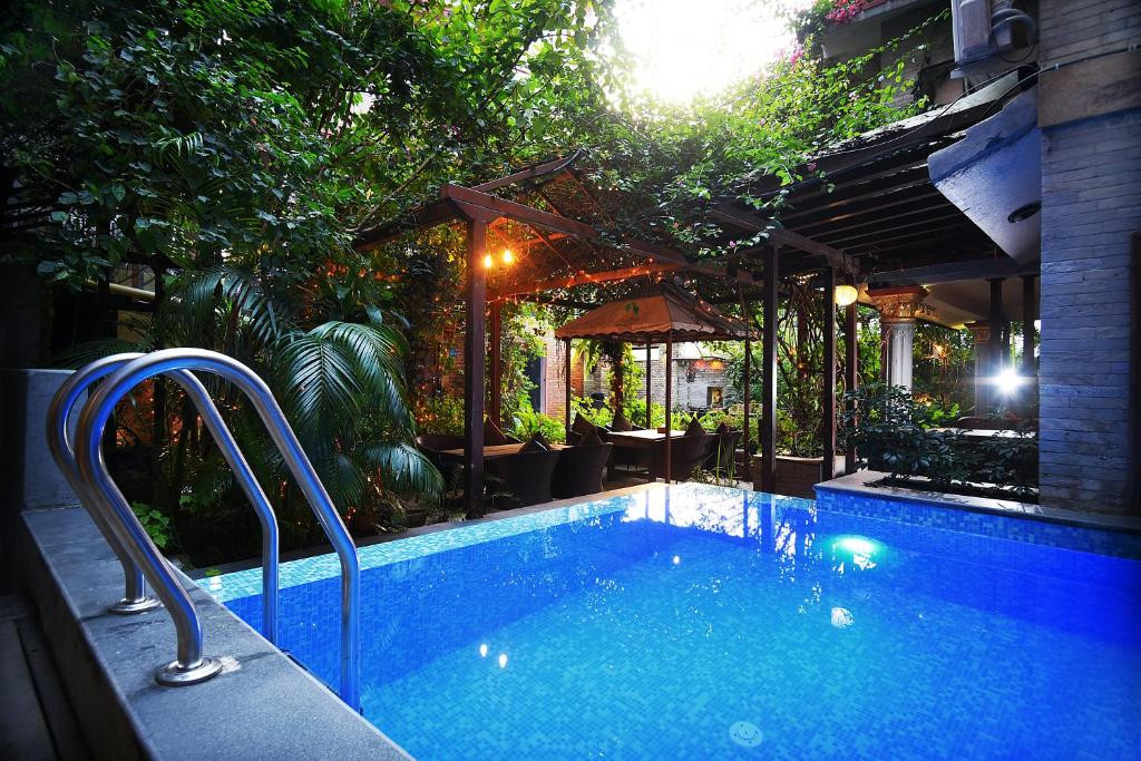 Hotel Middle Path & Spa | Pokhara Hotels